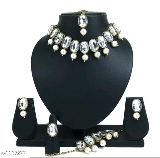 Kundan Women's Jewellery Sets